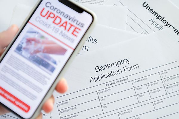 Tot mai multe firme mici intră în insolvenţă, întrucât sprijinul guvernamental este insuficient