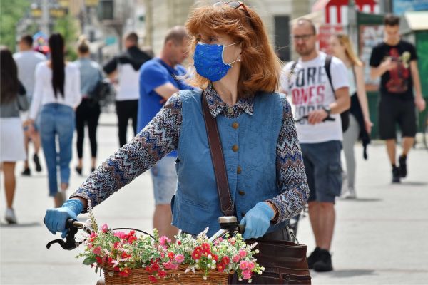 Oamenii au obosit să se protejeze de coronavirus