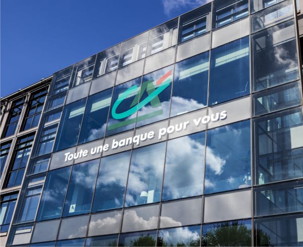 Credit Agricole din Franţa caută potenţiale achiziţii în Italia, conform unor surse apropiate situaţiei.