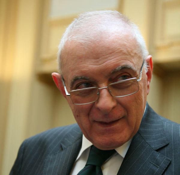Adrian Vasilescu, consultant de strategie în cadrul Băncii Naţionale a Româ­niei (BNR)