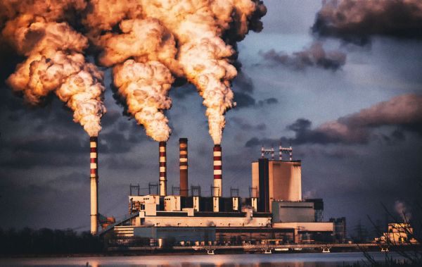 Dacă ţinem cont că, până în 2030, ţinta de reducere a emisiilor de gaze cu efect de seră va fi de minim 55% faţă de 1990, adică peste ceea ce scrie în Pactul Ecologic, ţările Uniunii Europene au la dispoziţie 10 ani ca să-şi transforme industria şi toate lanţurile de valoare.