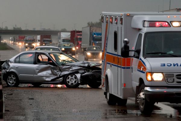 3 persoane, rănite într-un accident pe DN 66