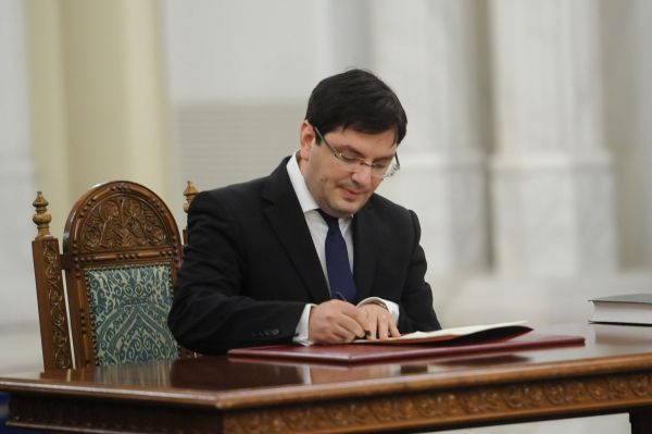 Nicolae Bănicioiu, acuzat de luare de mită şi trafic de influenţă când era ministru al Tineretului
