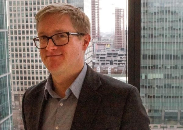 Colin Ellis a spus că este dificil pentru emiţători domestici de datorie să aibă ratinguri mai solide decât ţările de care aparţin.