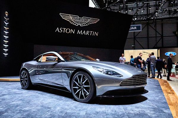Giganţii auto Aston Martin şi Daimler au semnat un acord de colaborare