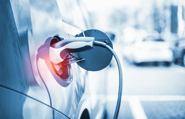 Germania acordă industriei auto două miliarde de euro pentru trecerea la motoarele electrice