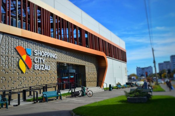 Shopping City Buzău a finalizat procesul de extindere şi modernizare a centrului comercial