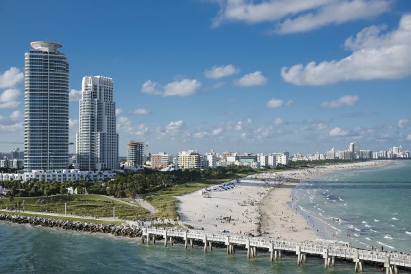 Trump conduce în cursa pentru Florida