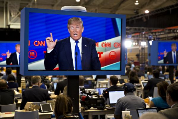 Televiziuni americane au întrerupt difuzarea în direct a declaraţiilor preşedintelui Trump