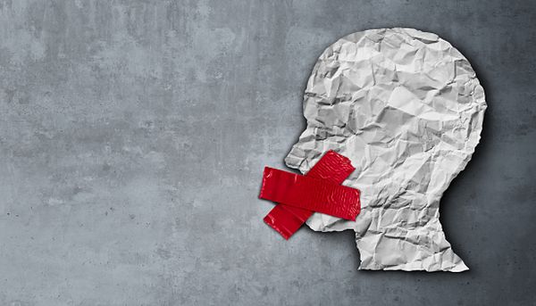 Amnesty International condamnă autorităţile tunisiene pentru reprimarea libertăţii la expresie