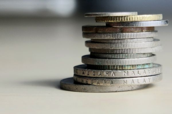 Deficitul balenţei comerciale a României a crescut cu 998,5 milioane de euro în primele nouă luni ale anului