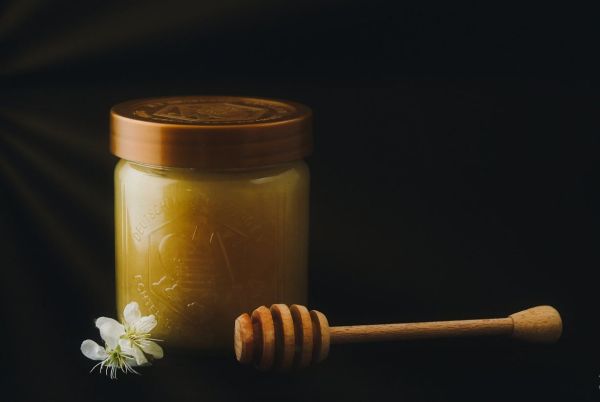 Ce afecţiuni tratezi cu miere de Manuka?