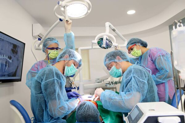Clinicile Dentare Dr.Leahu anunţă deschiderea primei clinici în afara ţării, la Londra
