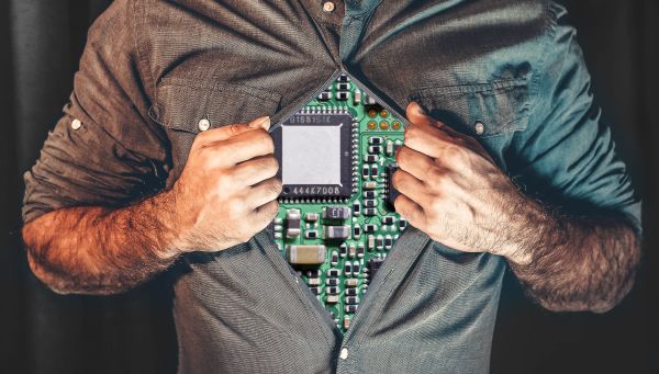 35% dintre români ar fi interesaţi să-şi dezvolte capacitatea creierului prin augmentarea umană