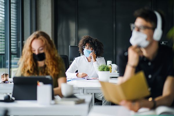 Elevii condamnă decizia Ministerului Educaţiei şi Cercetării de a anula olimpiadele şcolare 