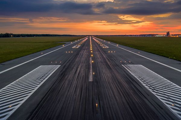 Guvernul vrea să acorde un ajutor de stat de peste 68 de milioane de lei Aeroportului Internaţional Mihail Kogălniceanu