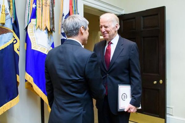 "I-am trimis azi o scrisoare preşedintelui ales Joe Biden pentru a promova statul de drept în lume"