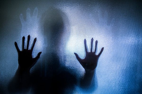 Doi bărbaţi, reţinuţi pentu agresiuni sexuale faţă de băieţi minori