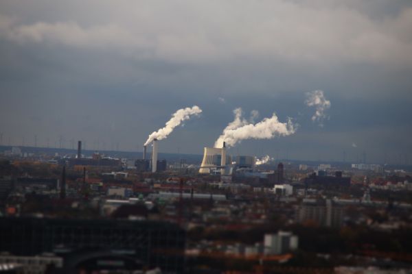 "Ţinta UE pentru emisiile de CO2 necesită o reducere foarte puternică în sectoarele rezidenţial şi industrial"