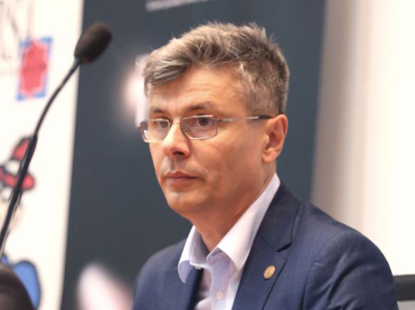 "Îngheţarea salariilor demnitarilor se va întâmpla cu certitudine"