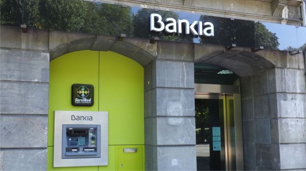 Val de consolidare a sectorului bancar din Spania