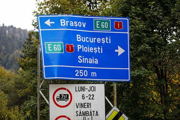 Poliţiştii rutieri recomandă rute alternative pe DN1 din cauza aglomeraţiei