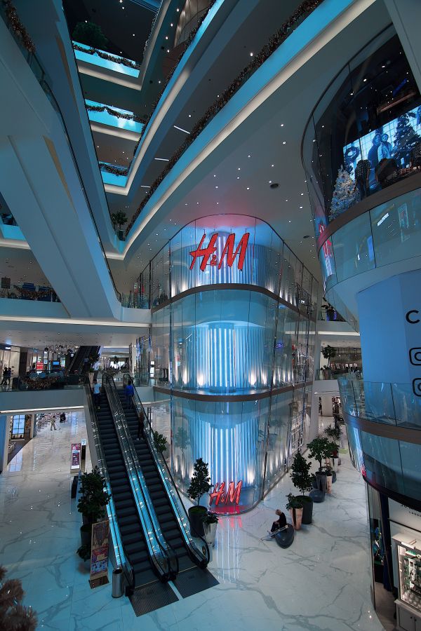  Anchetă în legătură cu acuzaţii de discriminare la retailerul H&M