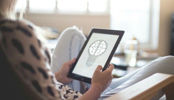 HS Timber Group continuă iniţiativa «Împreună!» şi donează peste 1.000 de tablete pentru şcoala online