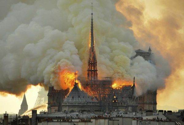 Notre-Dame de Paris reînvie pentru o seară
