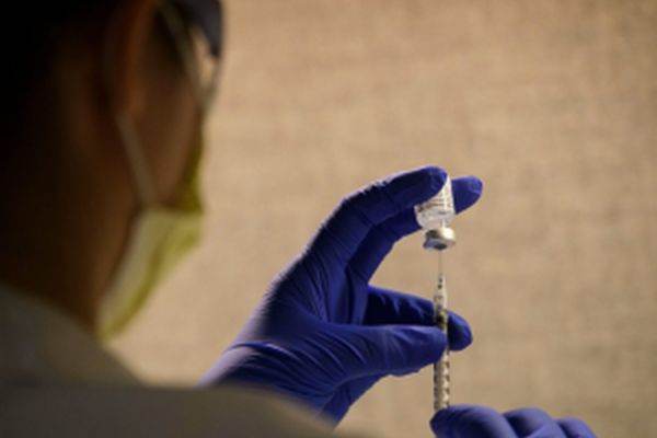Managerul Spitalului de Boli Infecţioase, prima persoană din judeţ vaccinată împotriva SARS-CoV-2