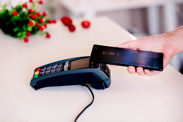 BT Pay contribuie la formarea de comportamente noi: cumpărături, transferuri şi donaţii prin telefon 