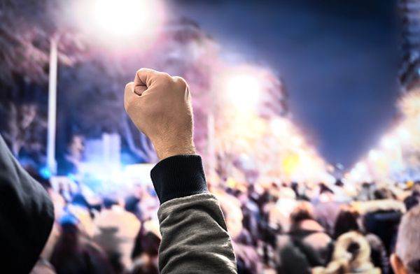 Circa 20 de persoane au protestat astăzi la Piaţa Universităţii
