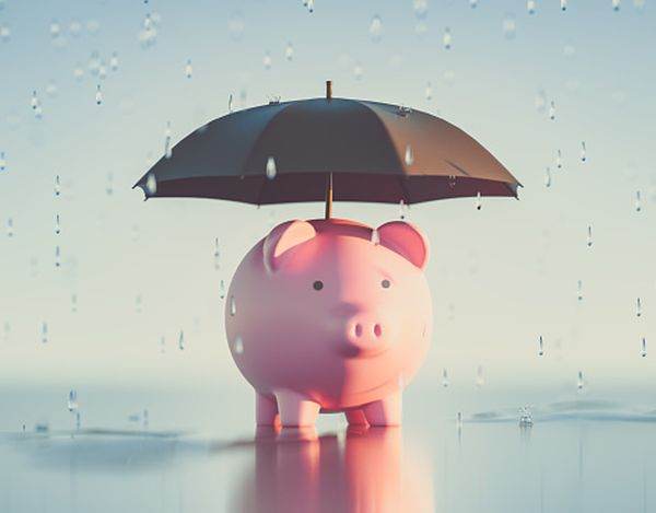 În perioada pandemiei, patru din zece români reuşesc să facă economii
