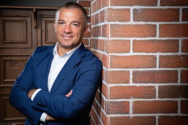 "Menţinerea restricţiilor şi întârzierea schemei de ajutor pentru HoReCa duc la închiderea a peste 15.000 de firme"