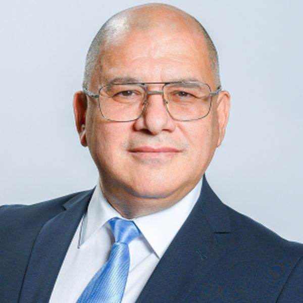 ''Investiţiile masive reprezintă calea sănătoasă pentru a creşte veniturile românilor''