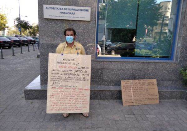 Mihai Constantin, cetăţeanul păgubit în urma unui accident auto care s-a instalat în faţa Autorităţii de Supraveghere Financiară (ASF), a intrat în greva foamei în semn de protest. Protestul era împotriva ASF, a directorului direcţiei juridice Petrescu Răducu Marian şi a comisiei de soluţionare a petiţilor (Sidonia Ursulean).