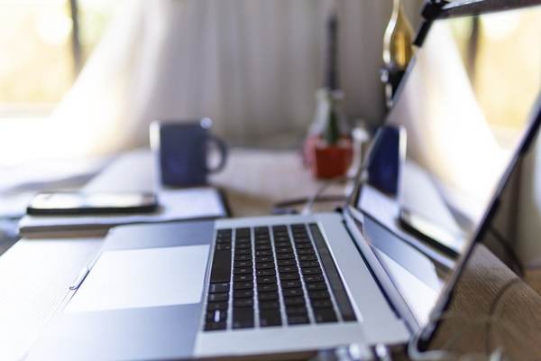 58,2% dintre persoanele care au folosit internetul au apelat la comerţul electronic, în 2020