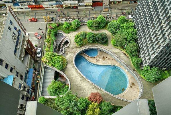 Tianfu Park City include sute de acri de parcuri, însă oraşul are probleme cu atragerea de rezidenţi.