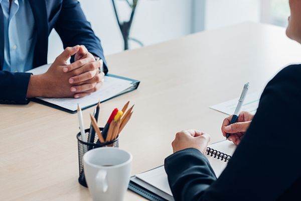 87% dintre firme cresc salariul minim de la 1 ianuarie, nu de la mijlocul lunii, pentru a evita munca dublă în calcularea salariului