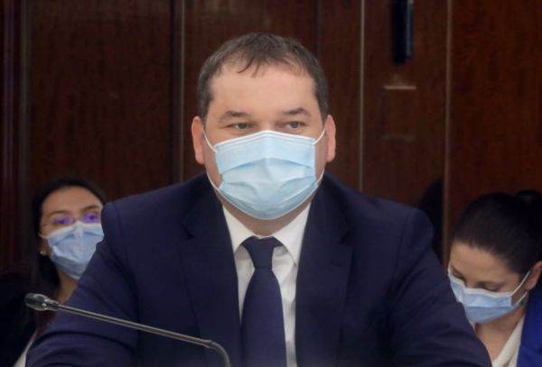 "Funcţia de prefect devine una de demnitate publică. Instituţiile europene au cerut delimitarea între funcţia politică şi partea de specialitate în administraţia publică, iar decizia aparţine României. La 30 de zile de la publicarea ordonanţei de urgenţă în Monitorul Oficial, funcţiile de prefect şi subprefect devin de demnitate publică", a spus Cseke Attila.
