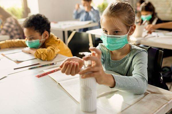 Autorităţile decid astăzi dacă şcolile se vor redeschide de săptămâna viitoare