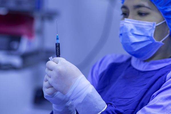 Peste 350.000 de persoane, vaccinate deja în etapa a doua