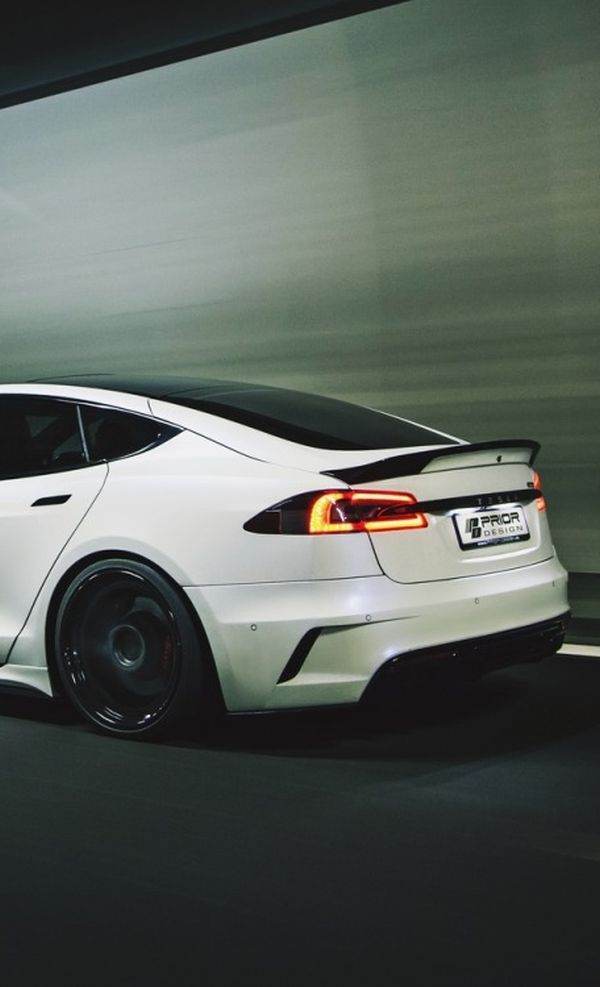 Tesla recheamă 134.951 de vehicule Model S şi Model X care riscă să provoace un accident