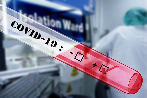 Persoanele care sosesc din ţări cu risc epidemiologic ridicat, obligate să prezinte un test negativ COVID
