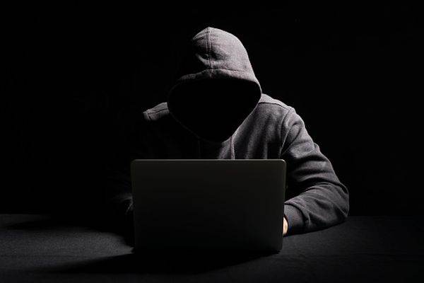 Poliţia Română avertizează asupra unor pagini de psihing care imită site-urile de internet banking 