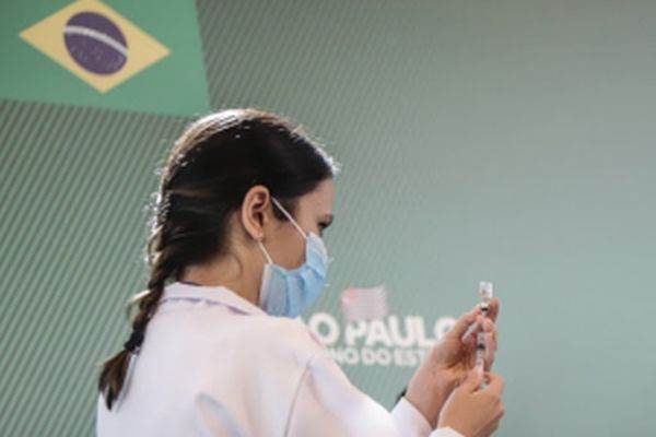 Brazilia va vaccina întreaga populaţie adultă a unui oraş