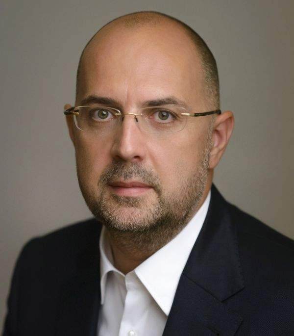 "Ori eliminăm toate pensiile speciale fiindcă suntem toţi egali, ori nu eliminăm nimic"