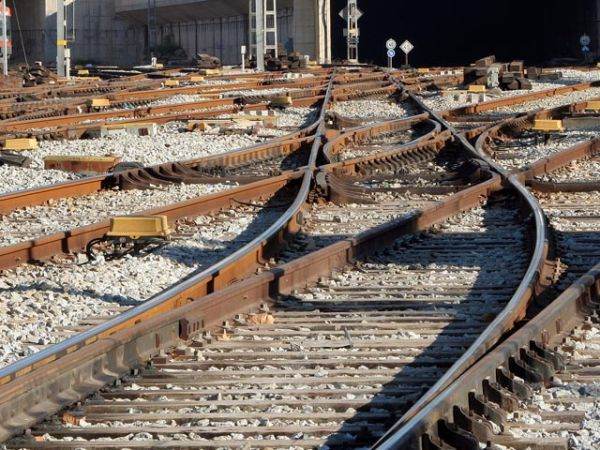 Ceferiştii solicită desfiinţarea Autorităţii pentru Reformă Feroviară