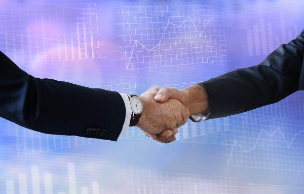 Intrări record de sume la nivel global în fondurile de acţiuni