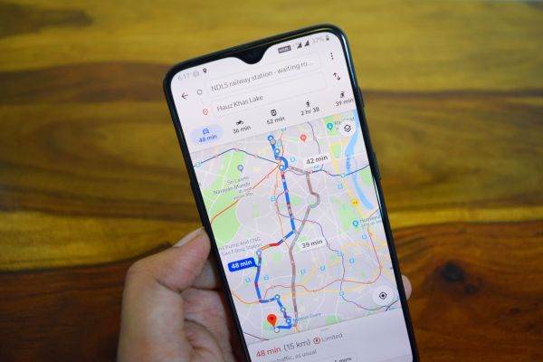 Google Maps lansează opţiuni de plată pentru parcare şi transport în comun